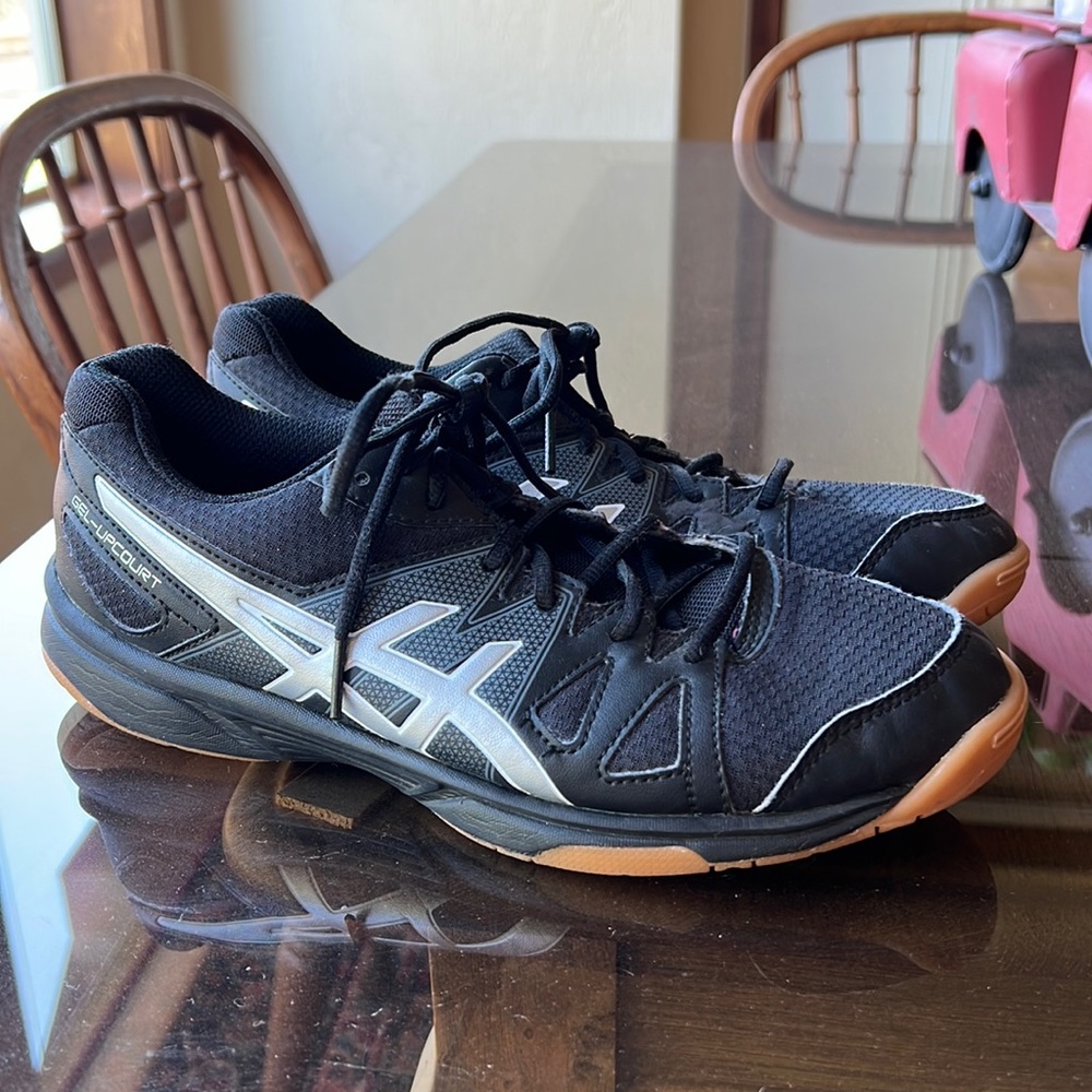 ASICS Women’s Black Gel Upcourt 1 Lace Up Indoor Volleyball Shoes, size 9.